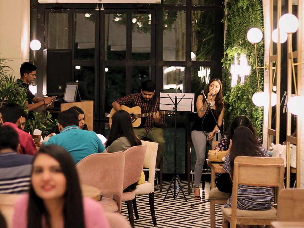 How Live Music Can Boost Your Business