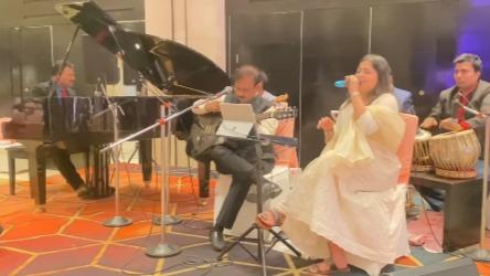Aanchal Singh live performance
