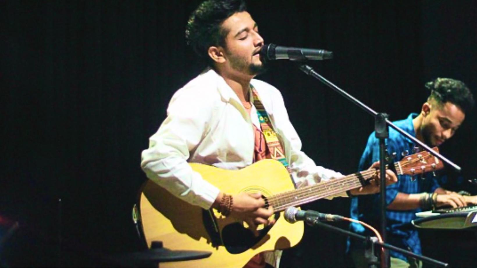 Akshay- The Charming Voice live performance