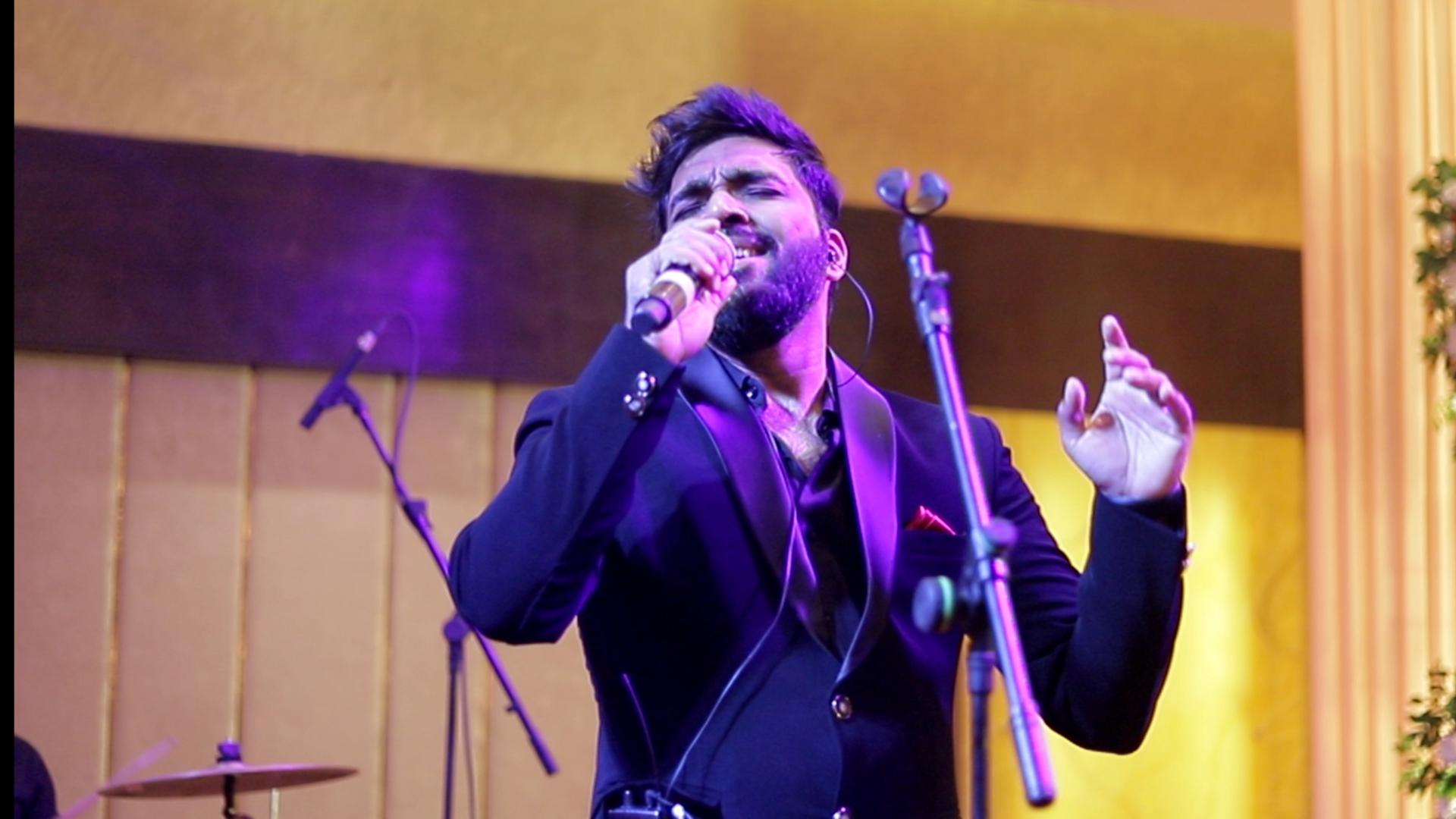 Neel live performance