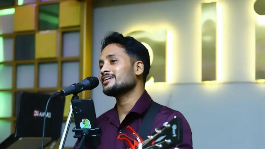 Tushar dubey live performance