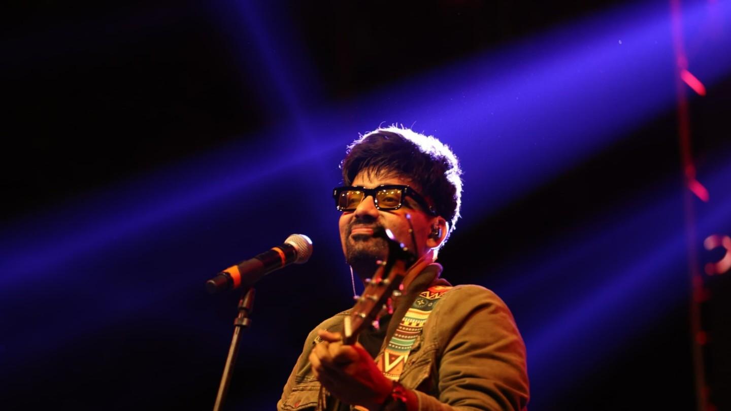 Pratik Brahmbhatt live performance