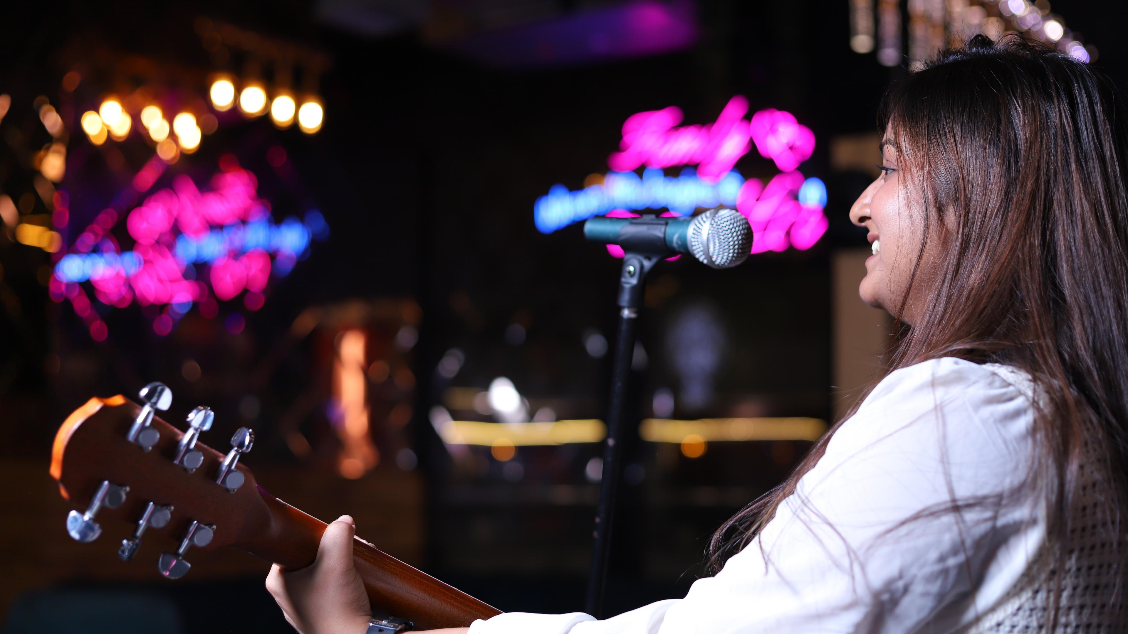 Simran Khera live performance