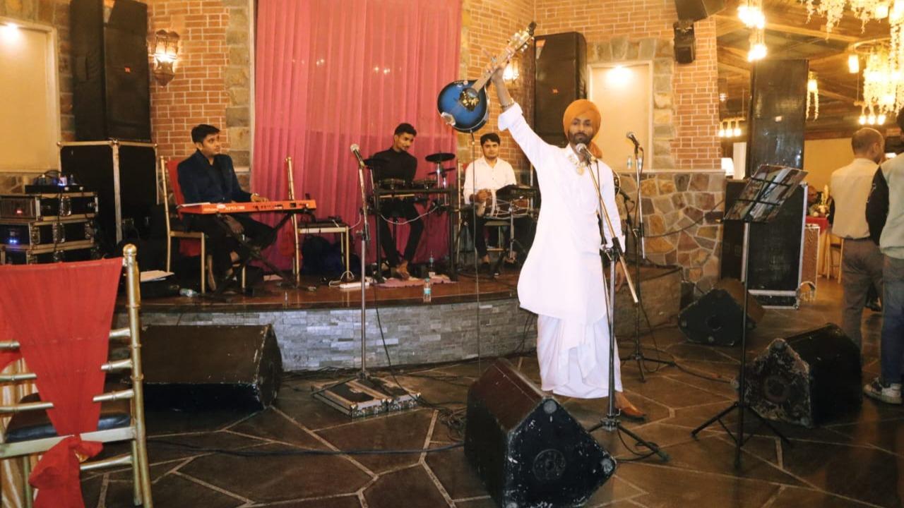 Loveprit live performance