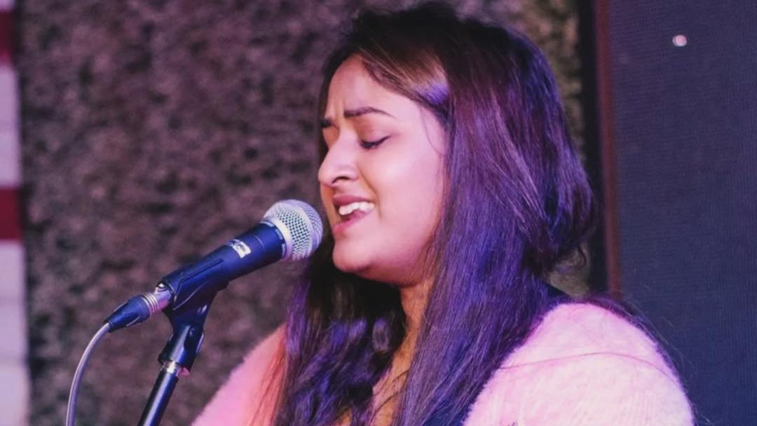 Simran Khera live performance