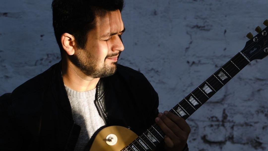 Chaitanya Bhanawala live performance