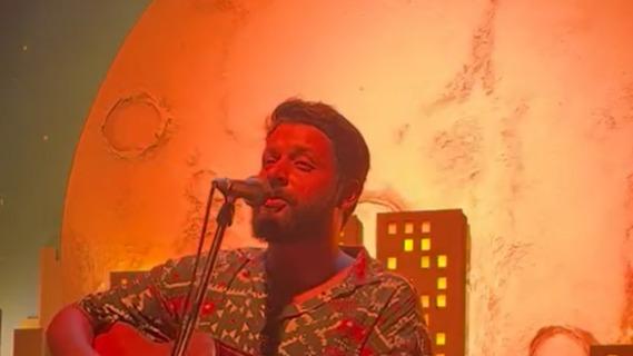 Maanav live performance