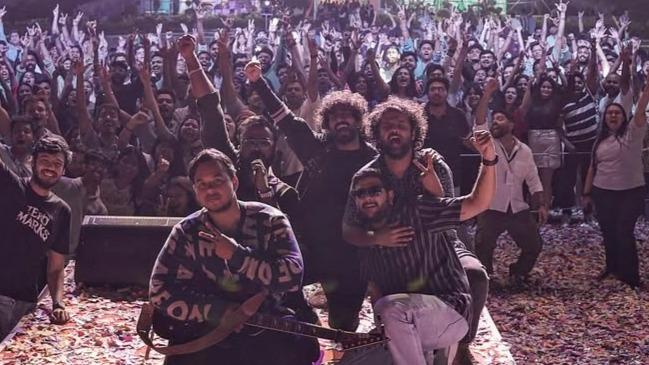 Last Minute India live performance