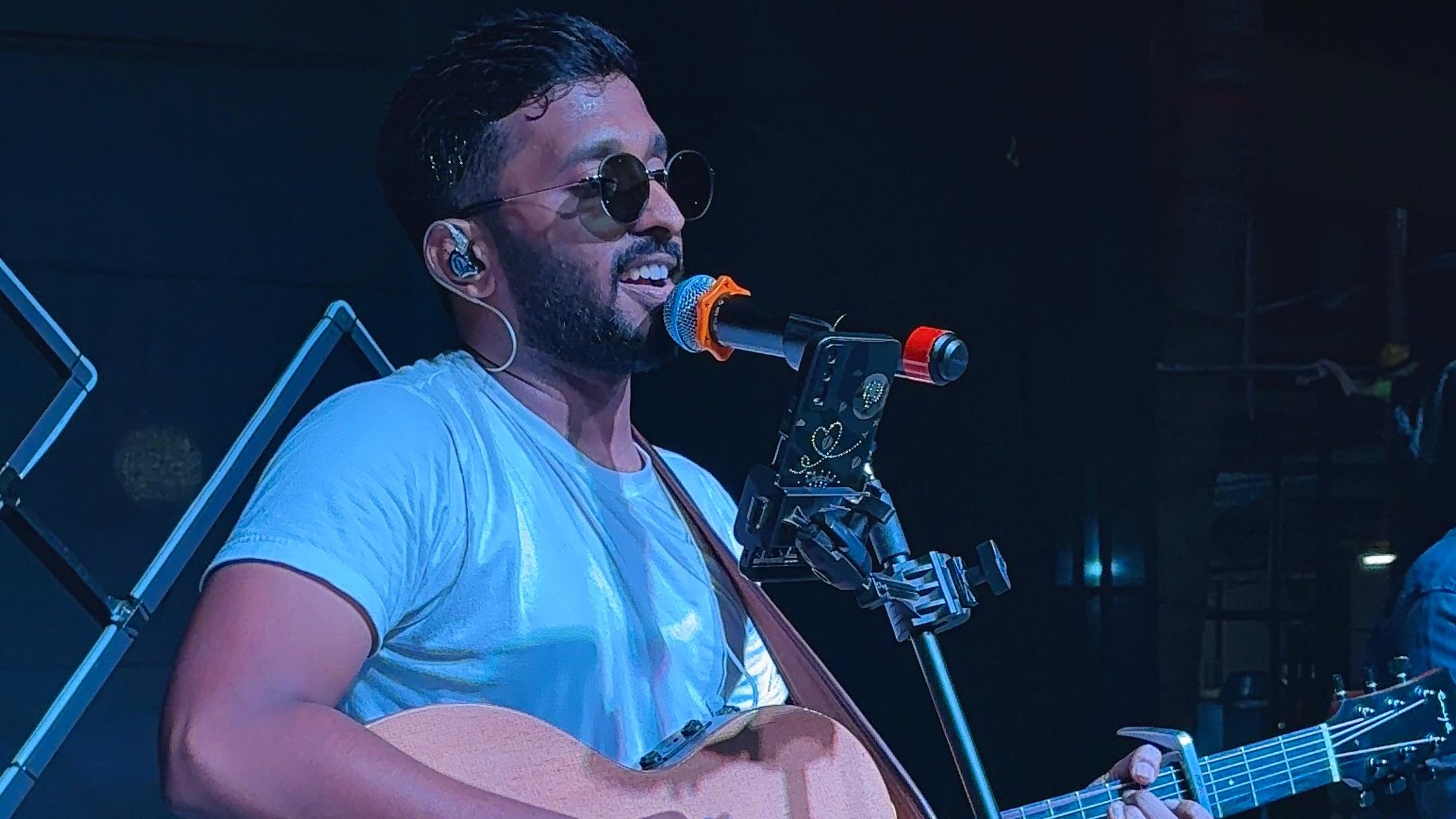 Shailav Bhadekar live performance